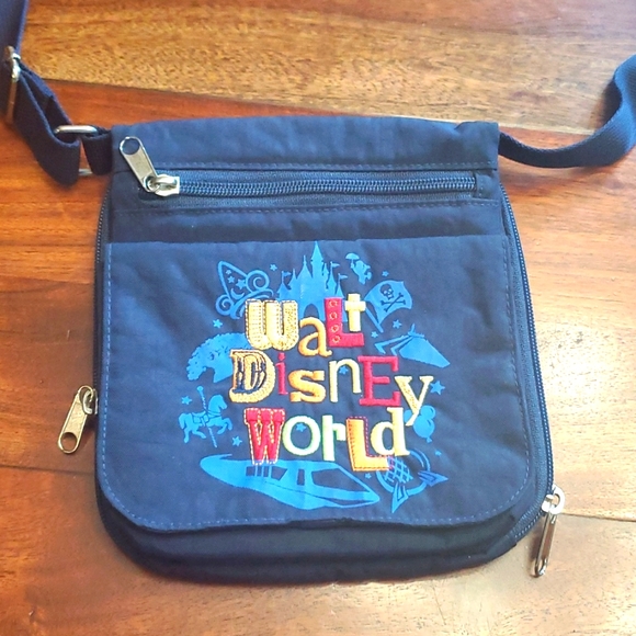 Disney Bags Walt Disney World Crossbody Bag Used Once Great